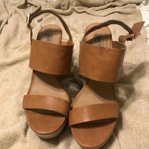 Steve Madden tan wedges